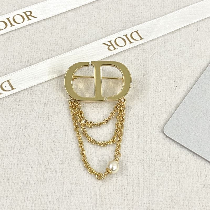 ch**an D*or brooches